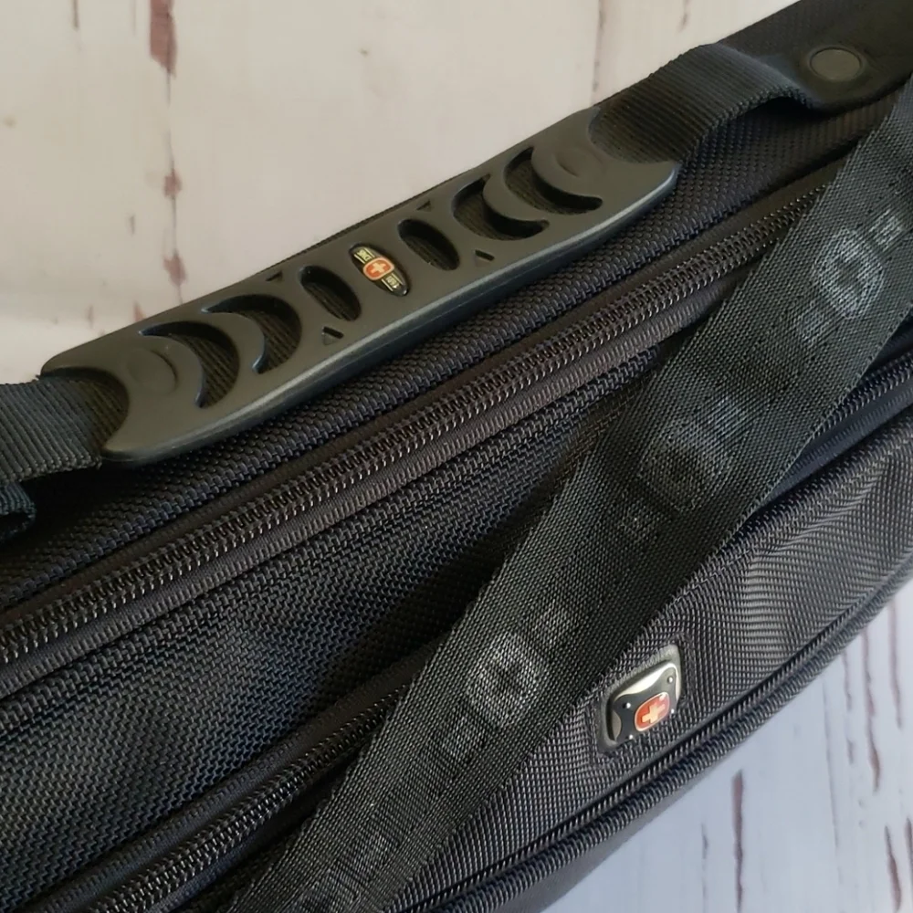 Lap top messenger bag black swissgear